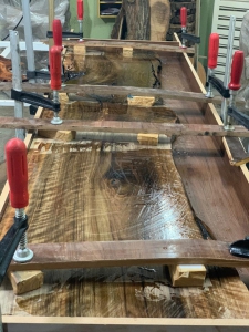 رزین چوب مورد استفاده در تولید میز رزینی